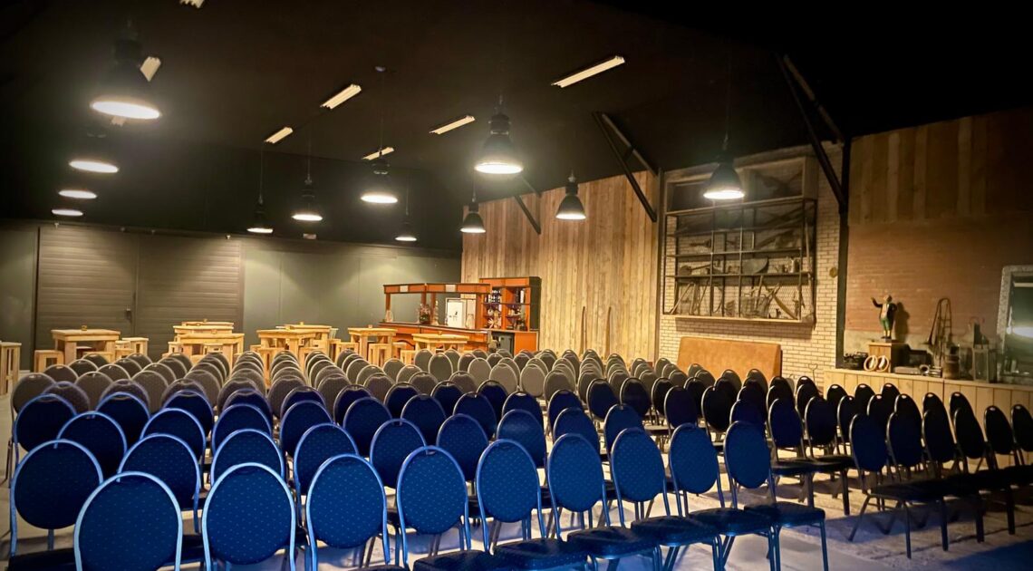 meerhoeve-middenmeer-theateropstelling-grote zaal.jpg